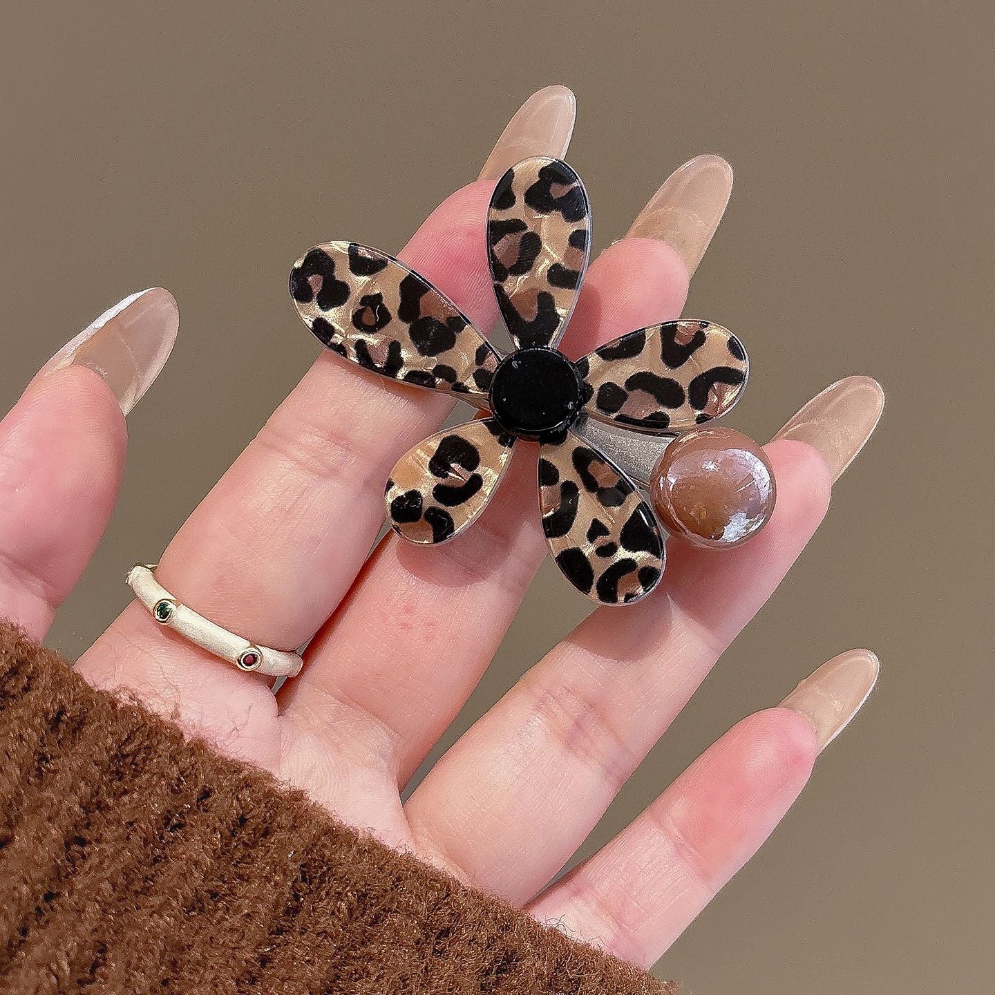 2PCS Leopard Flower Hair Clips – Stylish Bobby Pins for Women, Side Bangs Hairpins, Retro Chic Barrettes Hair Accessories