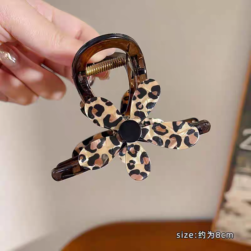 Leopard Flower Hair Claw Clip – Acrylic Medium & Large Jaw Clips for Women, Stylish Banana Claw for Thick or Fine Hair, Retro Chic Hair Accessory