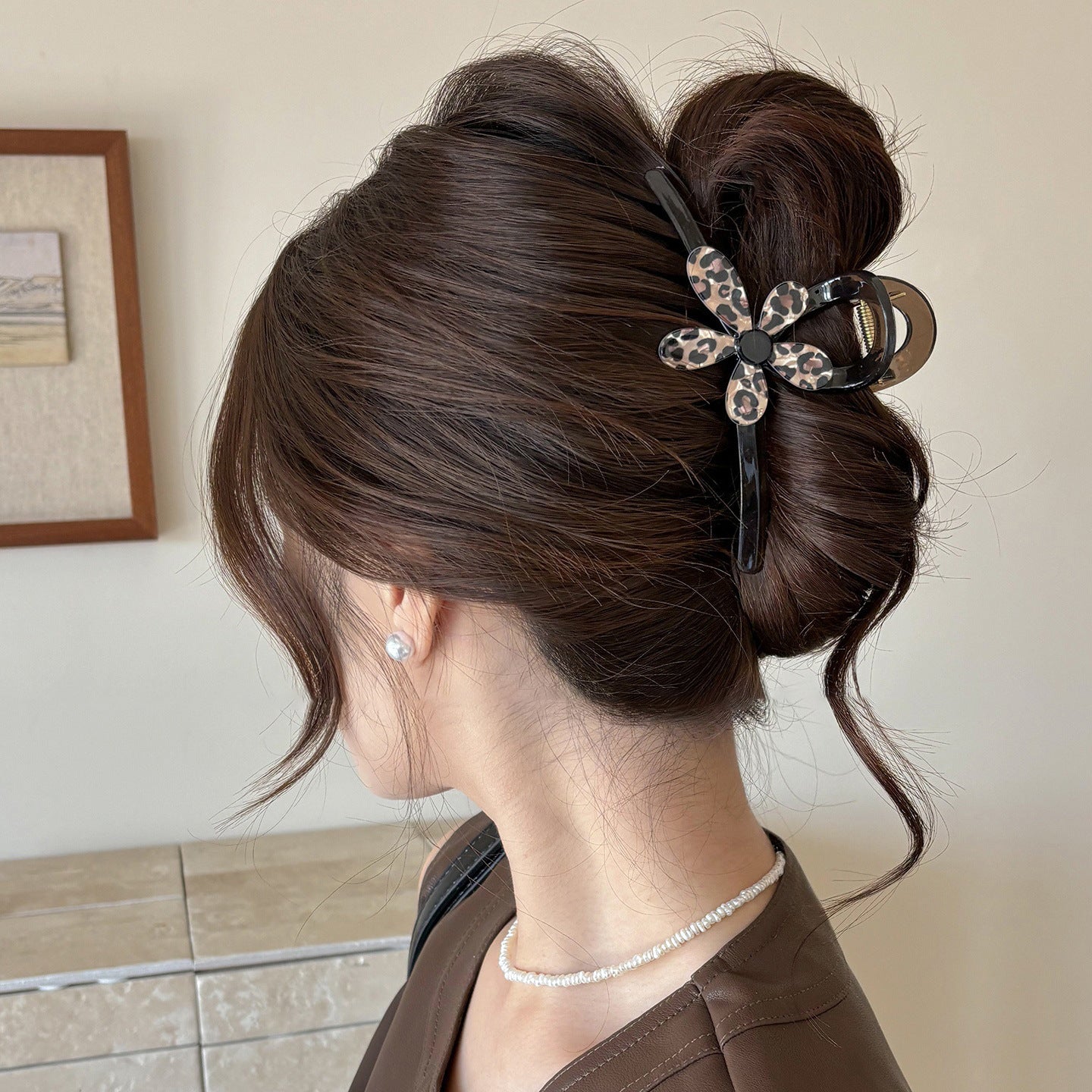 Leopard Flower Hair Claw Clip – Acrylic Medium & Large Jaw Clips for Women, Stylish Banana Claw for Thick or Fine Hair, Retro Chic Hair Accessory