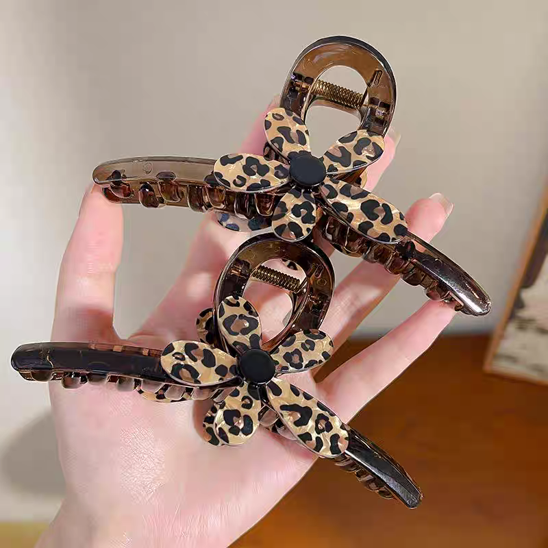 Leopard Flower Hair Claw Clip – Acrylic Medium & Large Jaw Clips for Women, Stylish Banana Claw for Thick or Fine Hair, Retro Chic Hair Accessory