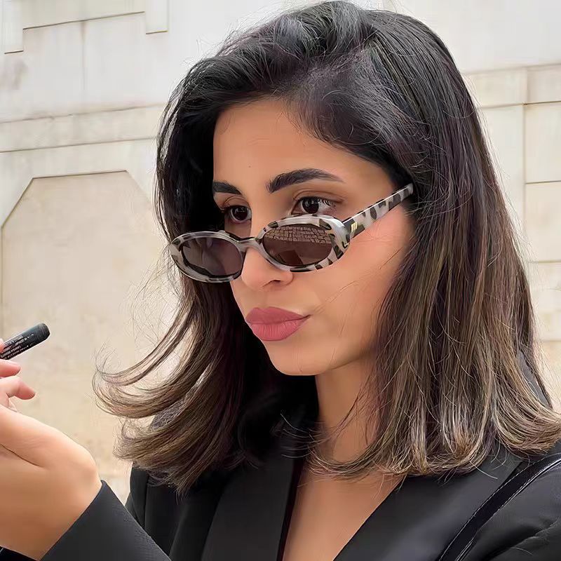 Retro Oval Small Frame Sunglasses – Vintage Chic UV400 Sun Protection Eyewear for Women & Men