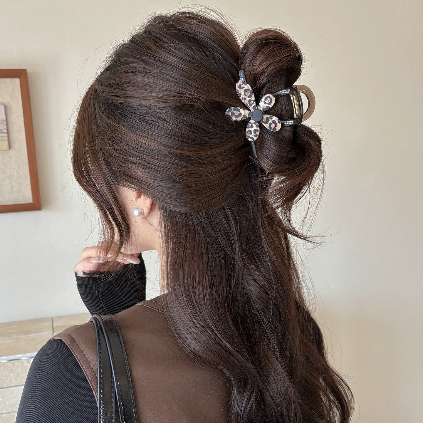 Leopard Flower Hair Claw Clip – Acrylic Medium & Large Jaw Clips for Women, Stylish Banana Claw for Thick or Fine Hair, Retro Chic Hair Accessory
