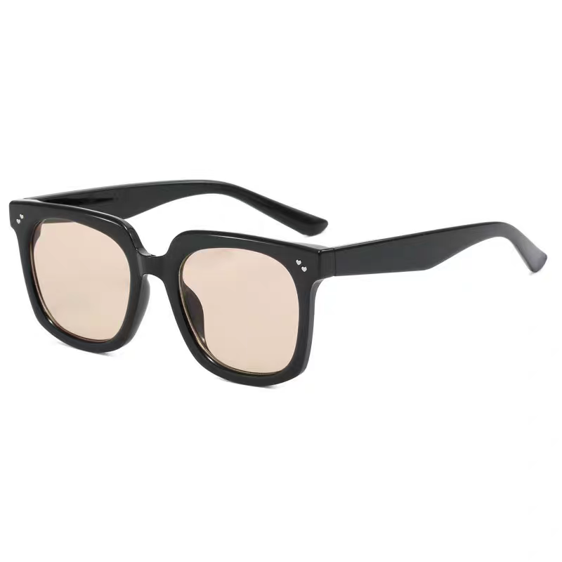 Women’s Fashion Square Sunglasses 2025 – Celebrity Style Streetwear Shades with Double Heart Detail, Retro Trendy UV Protection Eyewear