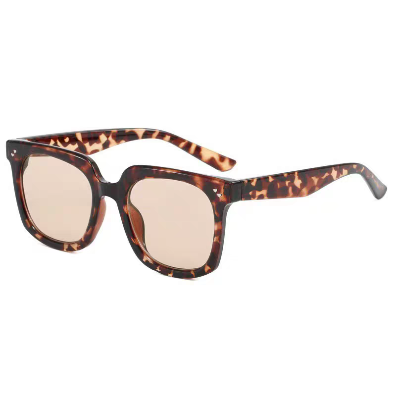 Women’s Fashion Square Sunglasses 2025 – Celebrity Style Streetwear Shades with Double Heart Detail, Retro Trendy UV Protection Eyewear