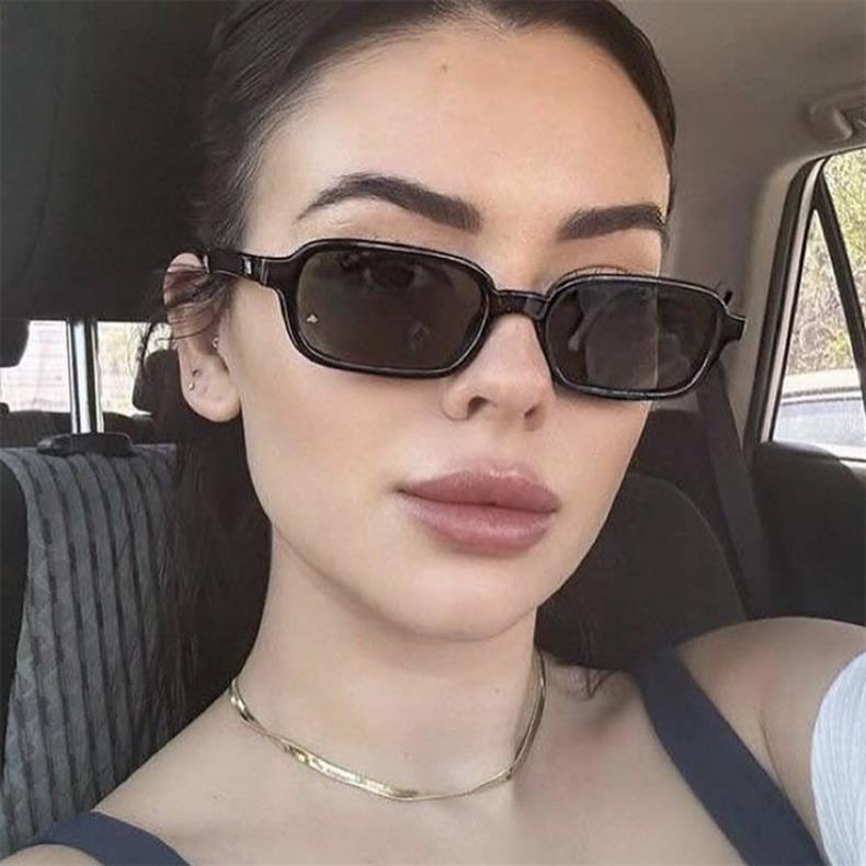 Small Square Frame Sunglasses – High-End Fashion Flat Glasses, Trendy European & American Style, Chic Non-Prescription Eyewear for Daily Wear