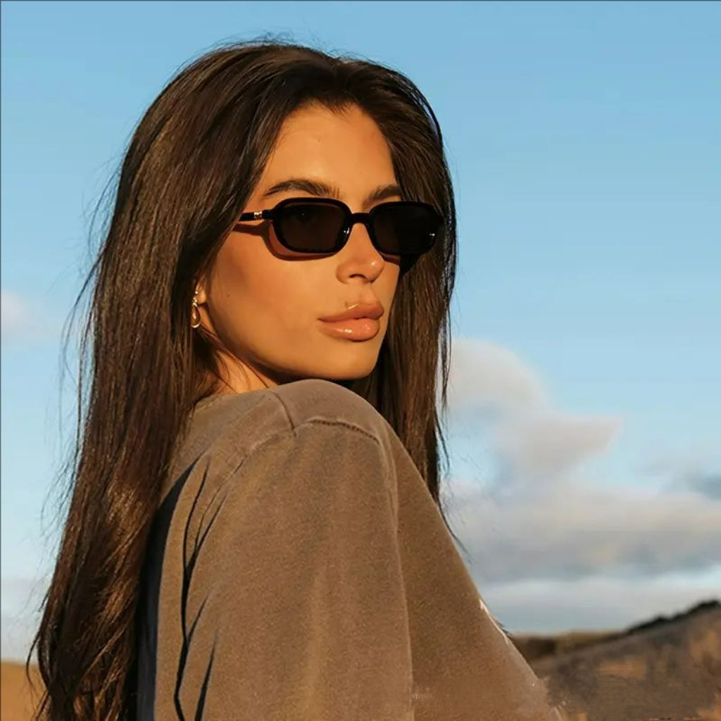 Small Square Frame Sunglasses – High-End Fashion Flat Glasses, Trendy European & American Style, Chic Non-Prescription Eyewear for Daily Wear
