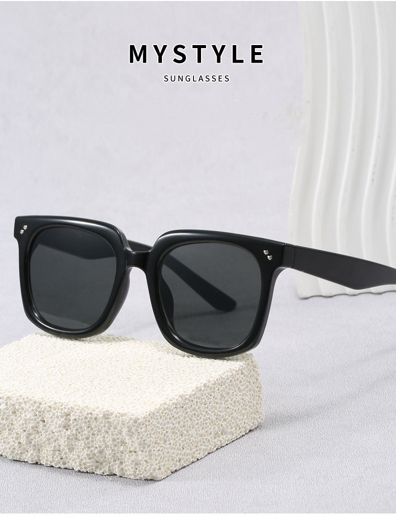 Women’s Fashion Square Sunglasses 2025 – Celebrity Style Streetwear Shades with Double Heart Detail, Retro Trendy UV Protection Eyewear
