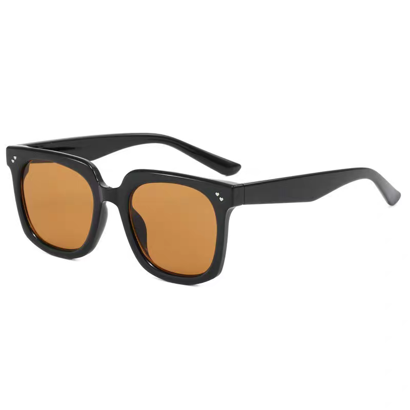 Women’s Fashion Square Sunglasses 2025 – Celebrity Style Streetwear Shades with Double Heart Detail, Retro Trendy UV Protection Eyewear