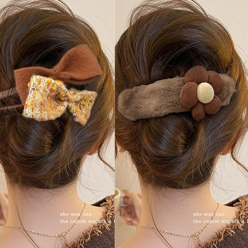 Beige Plush Flower Hair Clip for Women – Cute Duckbill Alligator Clip, Large Fluffy Barrette for Bangs, Sides, and Back Hair, Cozy Autumn Winter Hair Accessory