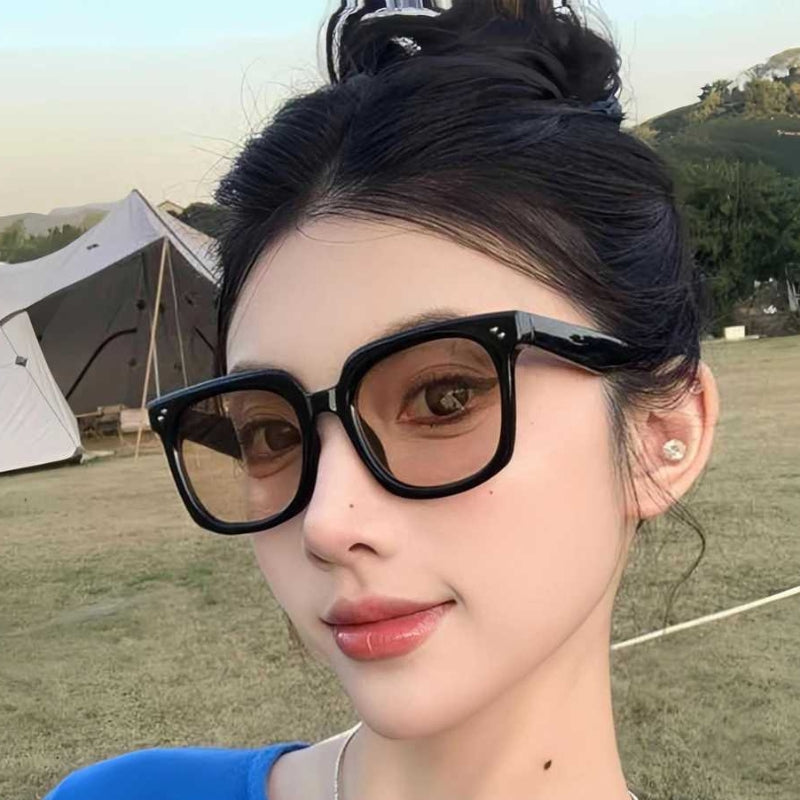 Women’s Fashion Square Sunglasses 2025 – Celebrity Style Streetwear Shades with Double Heart Detail, Retro Trendy UV Protection Eyewear
